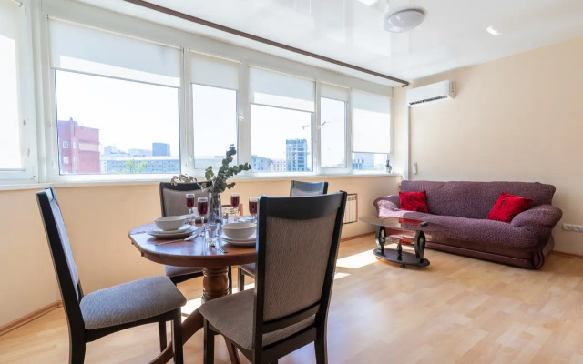 Na Avrorovskoy Flat