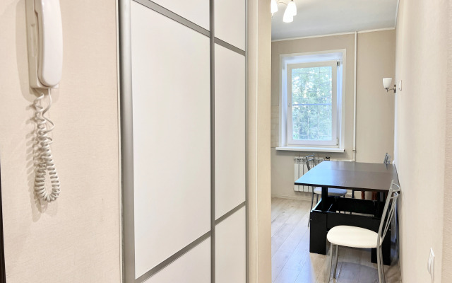 Na Dekabristov Flat