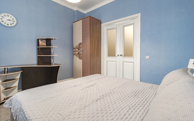 V Tsentre Ryadom S Botanicheskim Apartments