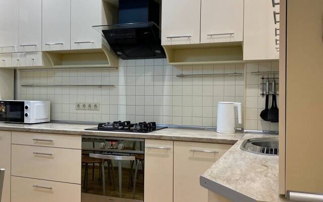 S dvumya spalnyami i balkonom Ajax Na Tyulpanov 41 Apartments