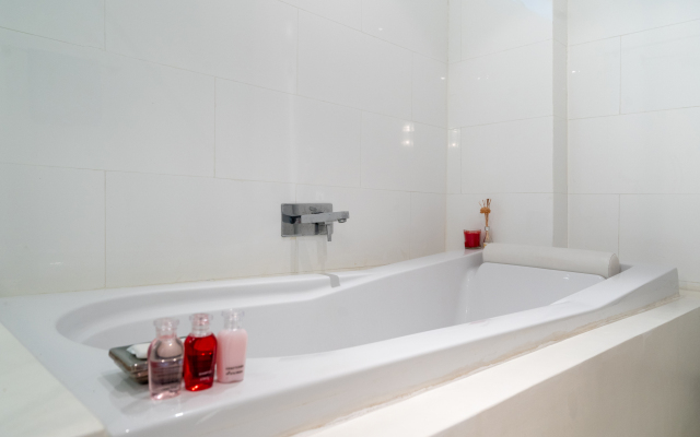 Ocean view condo in Sunset Plaza Apartments