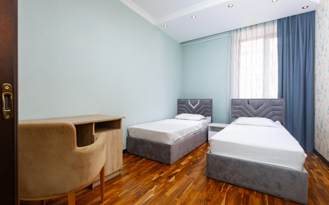 4-K v Novostroyke, Ulitsa Arama, Di777 Flat
