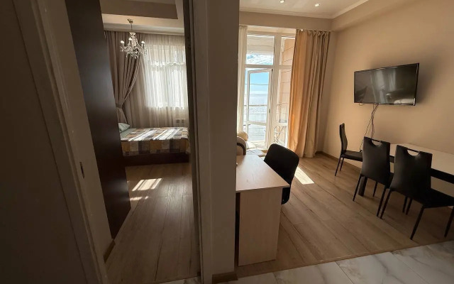 687 Na Krymskoy 89 Apartments