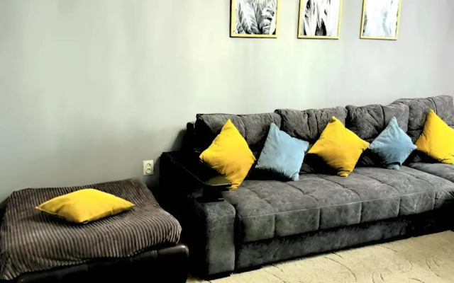 Prostornaya Dvukhkomnatnaya Flat