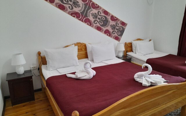 Parvina Hotel