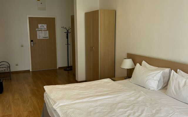 Parusnaya 21 Apartment 1