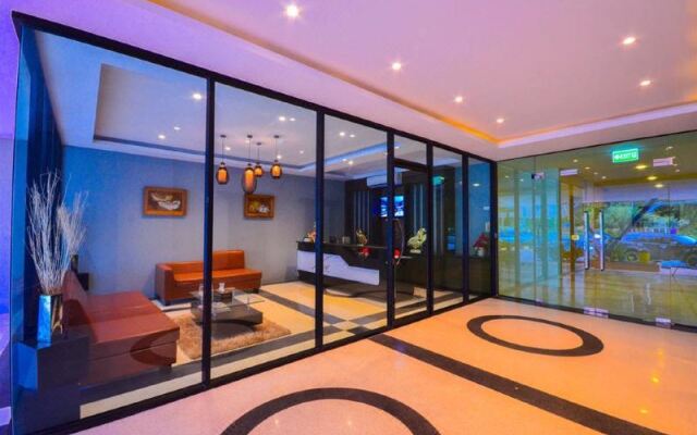 Nice Bangtao Beach Hotel