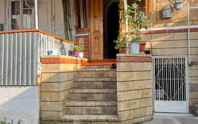 Апартаменты Азиза Гильядова 24