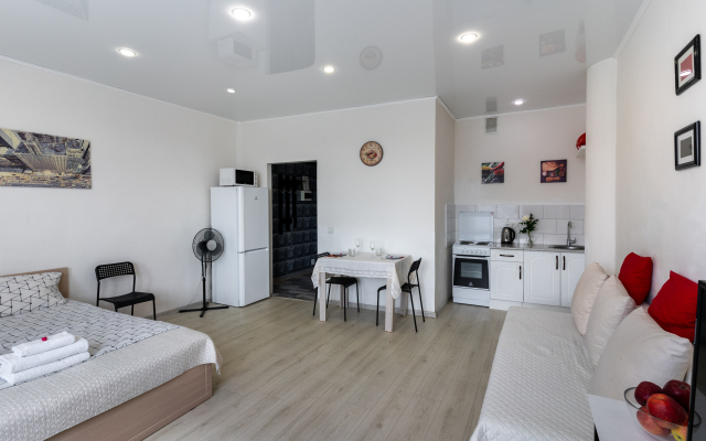 Svetlaya Kvartira V Tsentre Tyumeni Flat