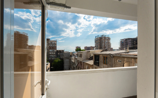 KeyGo #0163, 2 Bedroom, Balcony near Park Apartments