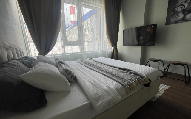 Roskoshnaya Flat