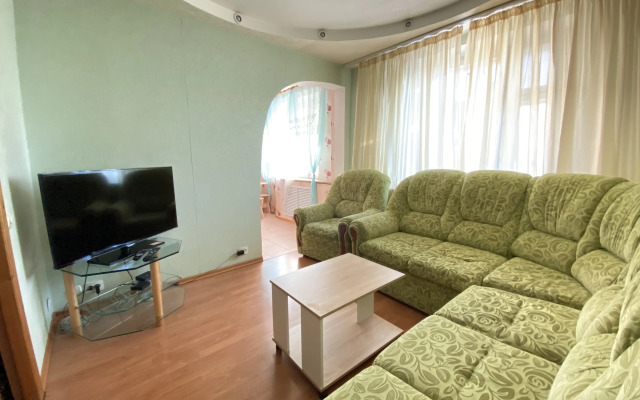 Two Pillows on boulevard Pischevikov, bld. 17