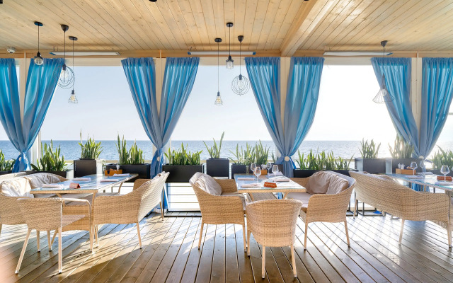 S Pryamym Vidom na More Apartments
