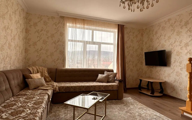 Penthouse Apartment on Batyraya