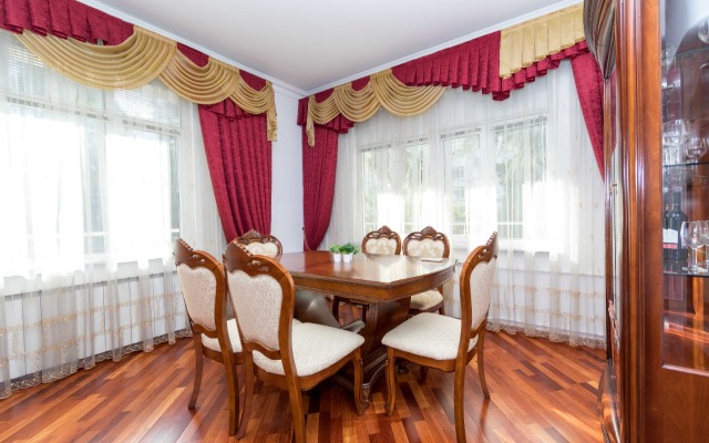 V Samom Tsentre Sochi Private House