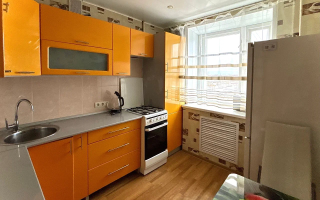 Квартира Двухкомнатная квартира для семьи или командировки