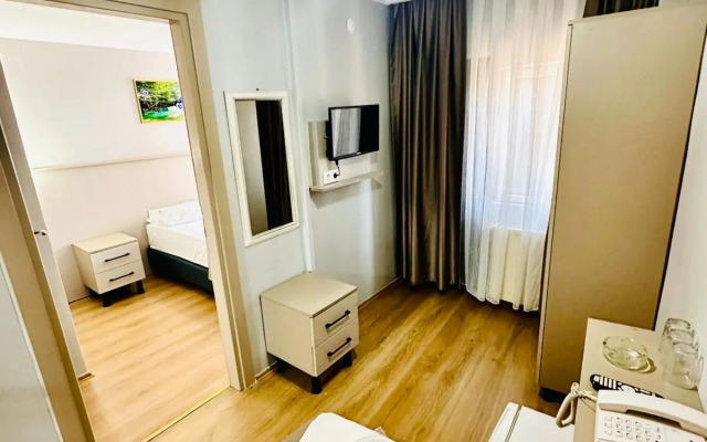 Crowned Exclusive Hotel