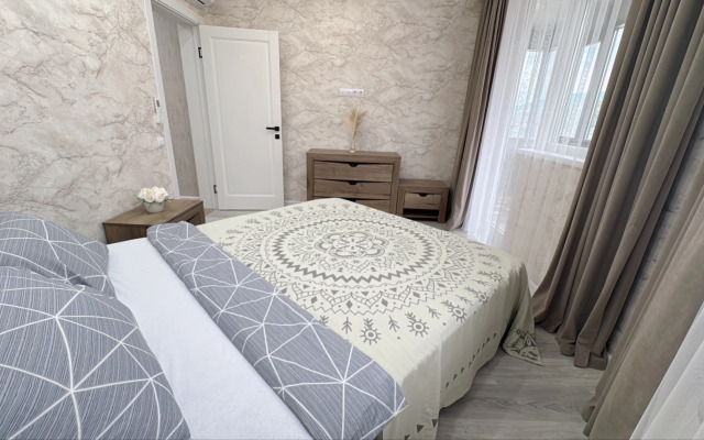 Dvuhkomnatnye  Morskaya Simfonya-2, s vannoj , s vidom na bassejn dlya bol'shoj sem'i Apartament
