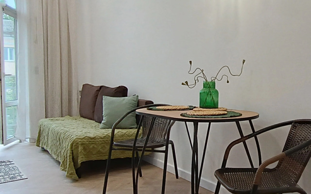 Tsentr Stalinka s Balkonom Flat