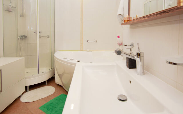 Apartamenty s Dzhakuzi na Ostrove.