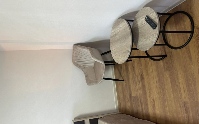 Odnushka Na Dvoikh Flat