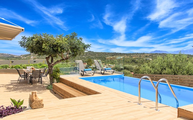 Villa Canes Heated Pool