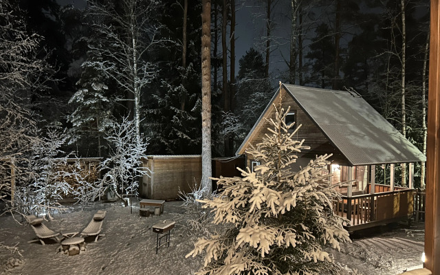 U Ozera S Terrasoy Sosnovy Dom Private house