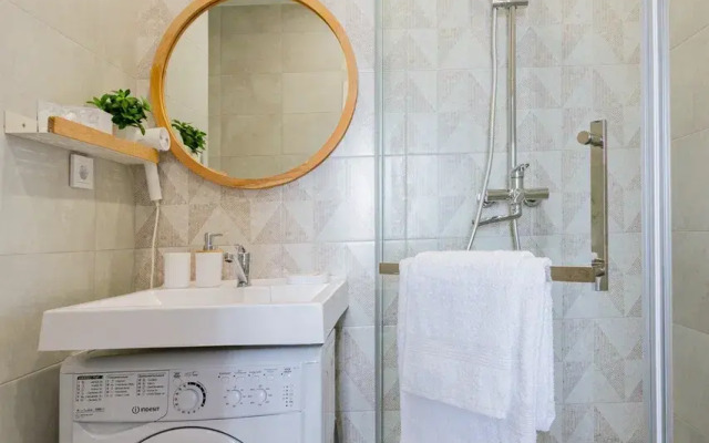 Studiya Dlya Troikh V Zhk Letniy Flat