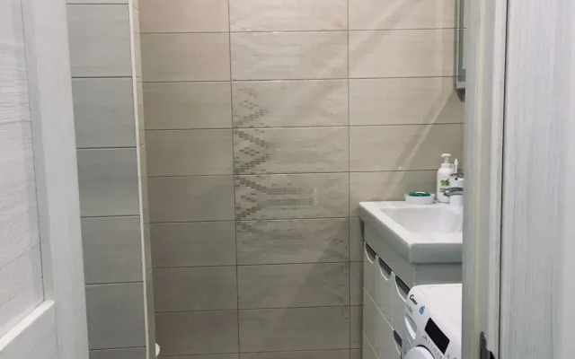 Na Ulitse Uchitelskoy 9 Flat
