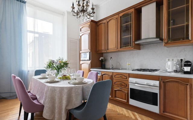 Апартаменты Minin Apartments с видом на Казанский собор 120 кв.м.