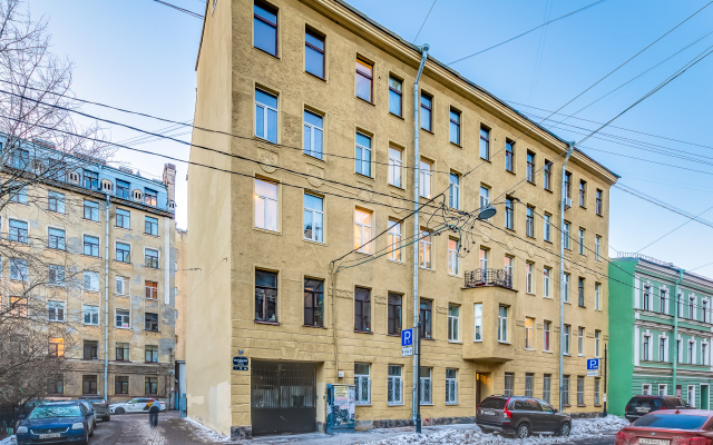 Prostornaya U Naberezhnoy Nevy Flat