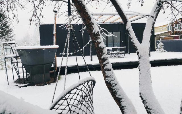 Black House Glamping