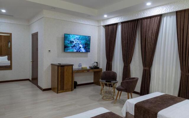Paradise Plaza Luxury Hotel