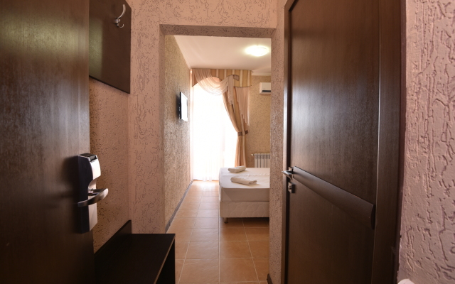 Zamok Azov Hotel