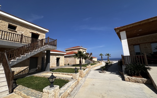 Teko's Golden Hill Hotel