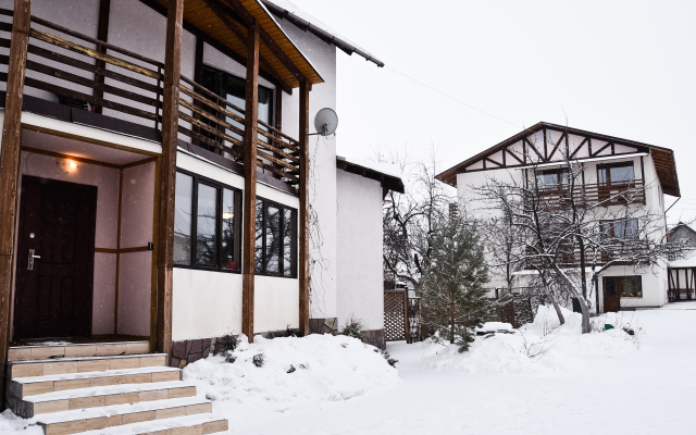 Lyzha Guest house