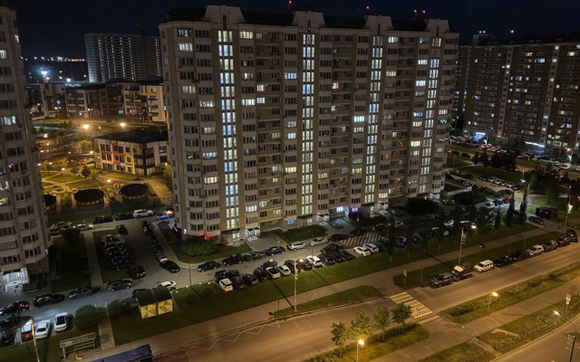 S Panoramnym Ostekleniem I Dizaynerskim Remontom Flat