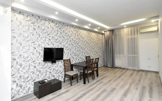 2-K v Novostroyke, Ulitsa In Yerevantsu, Hh399 Flat