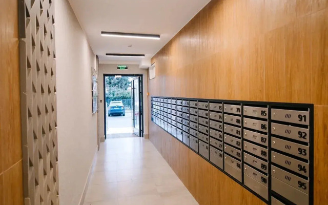 3kh Komnatnaya S Dizaynerskim Remontom Flat