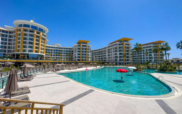 Qoople Azura World S 16 Apartments