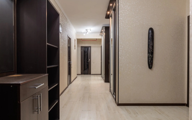 S 3 Spalnyami Na Moiseenko 5 - 8 Chelovek Apartments