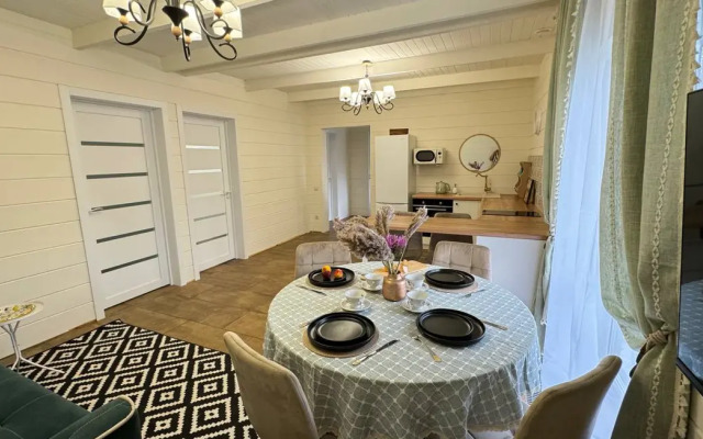 Kottedzh v Frantsuzskom Stile Provence Guest House