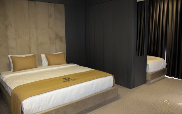 Aram Hotel