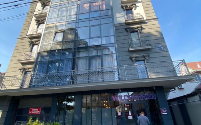 Yutnaya Studiya S Ponoramnimi Oknami V centre Adlera More Flat