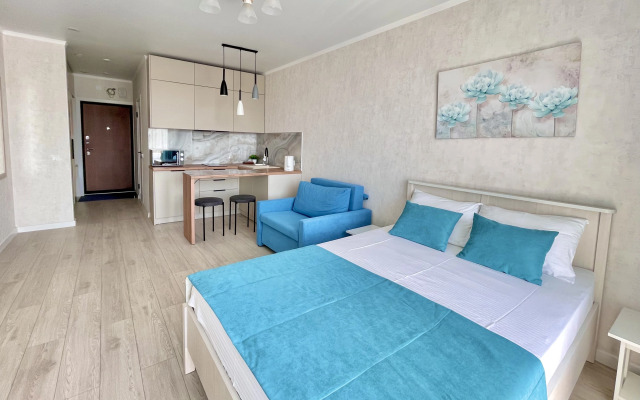 S basseynom u morya Apartment