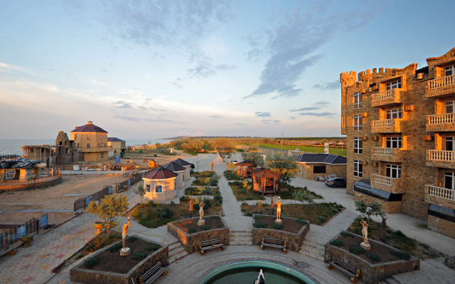 Zamok Azov Hotel