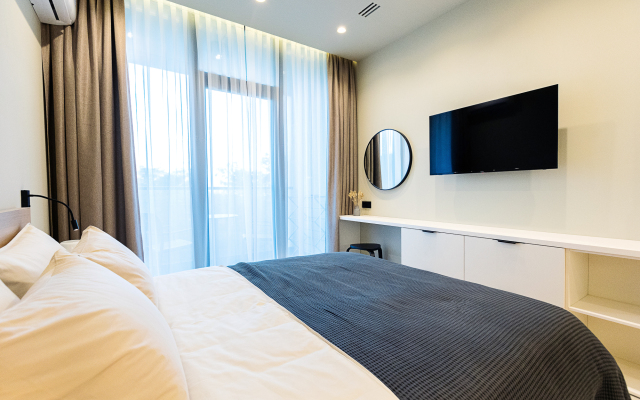 V Zhk Metropol S balkonom Apartments