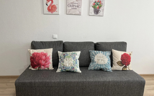 Квартира с лоджией в современном районе с развитой инфраструктурой