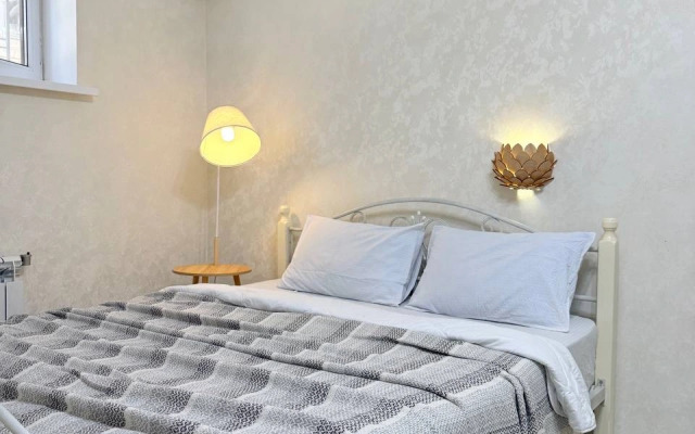 Апартаменты Студия возле Моря для Двоих на цокольном этаже