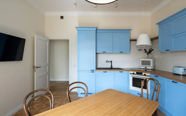 Апартаменты с балконом в центре Петроградской стороны.